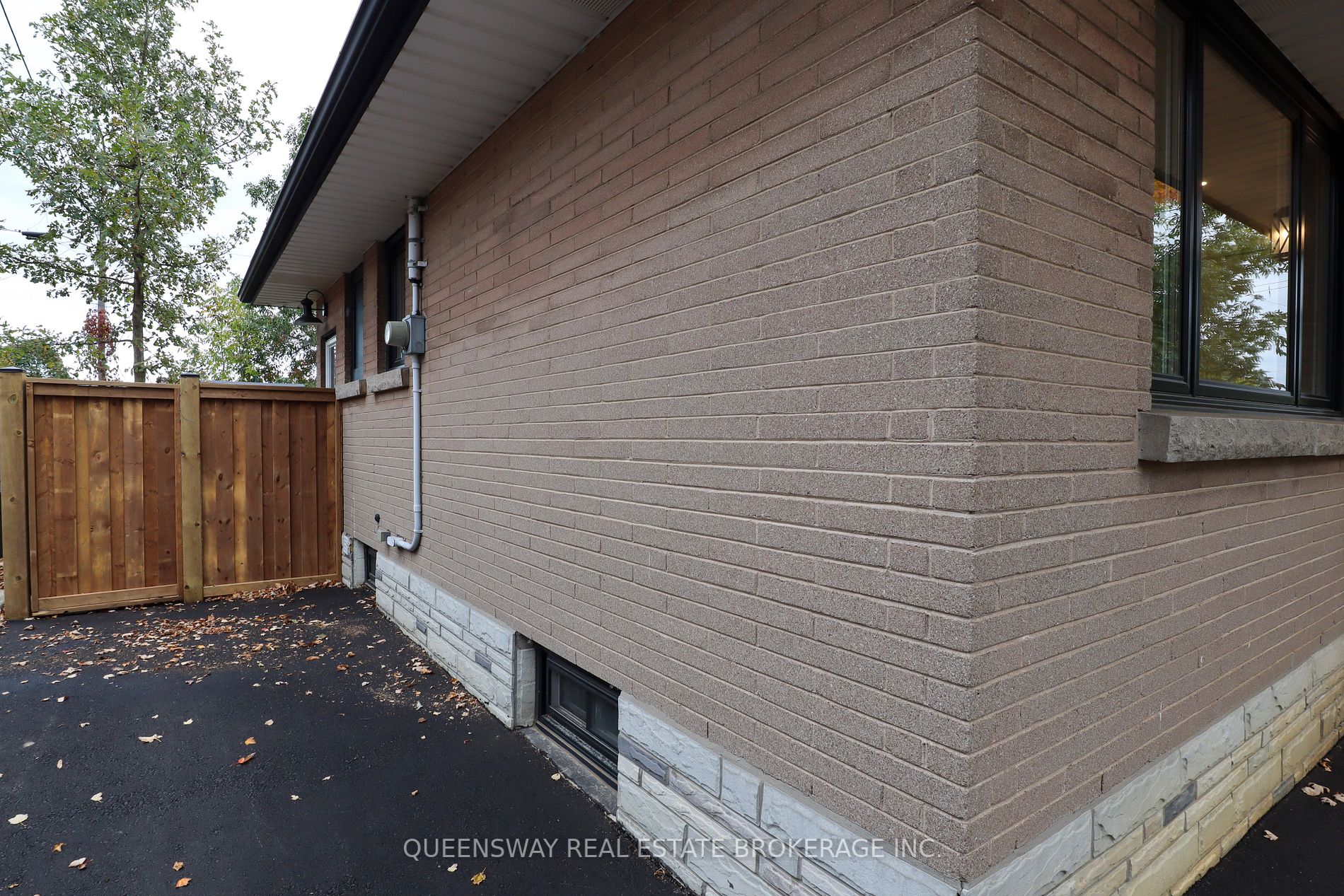 67 Kingslea Drive, #Lower