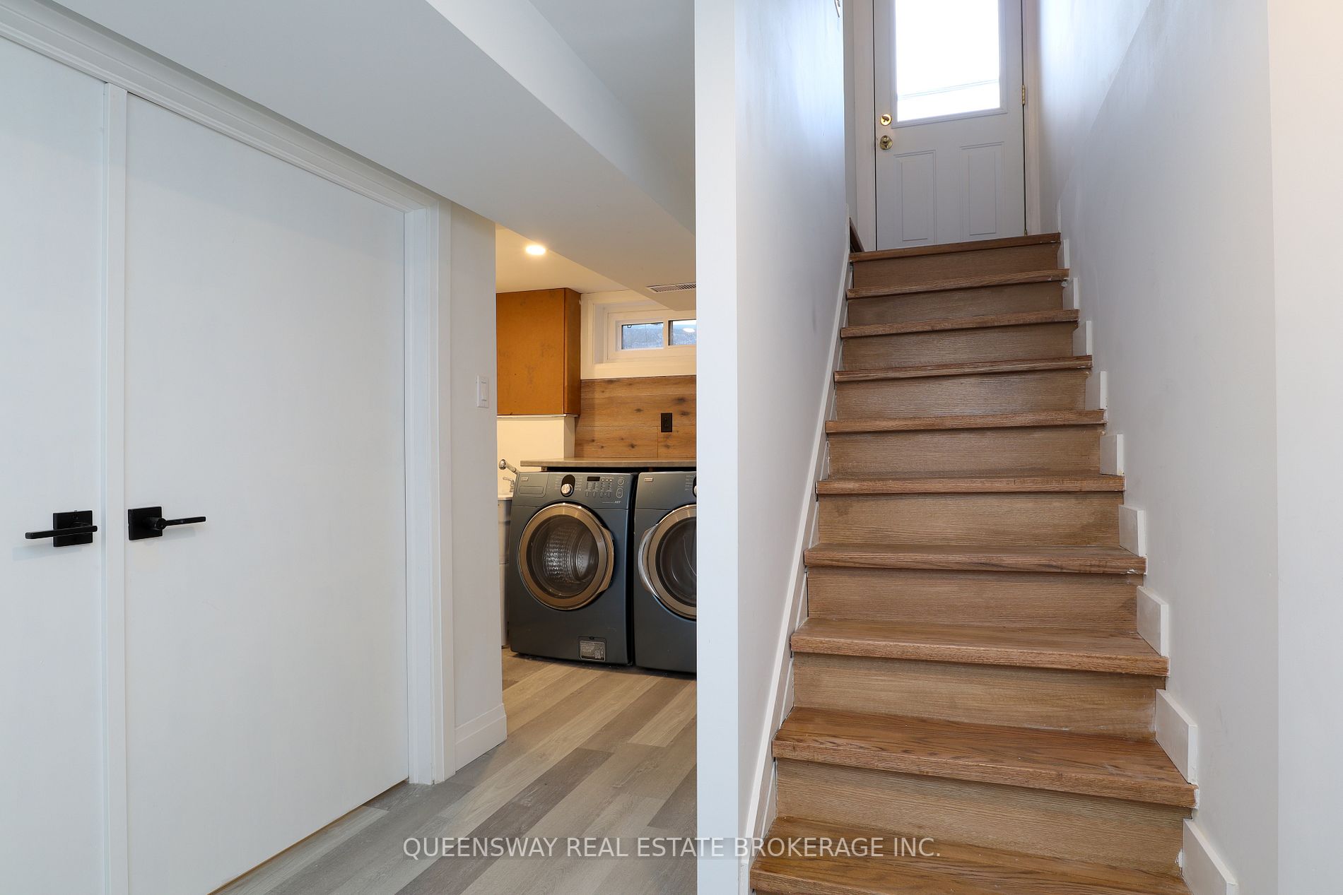 67 Kingslea Drive, #Lower