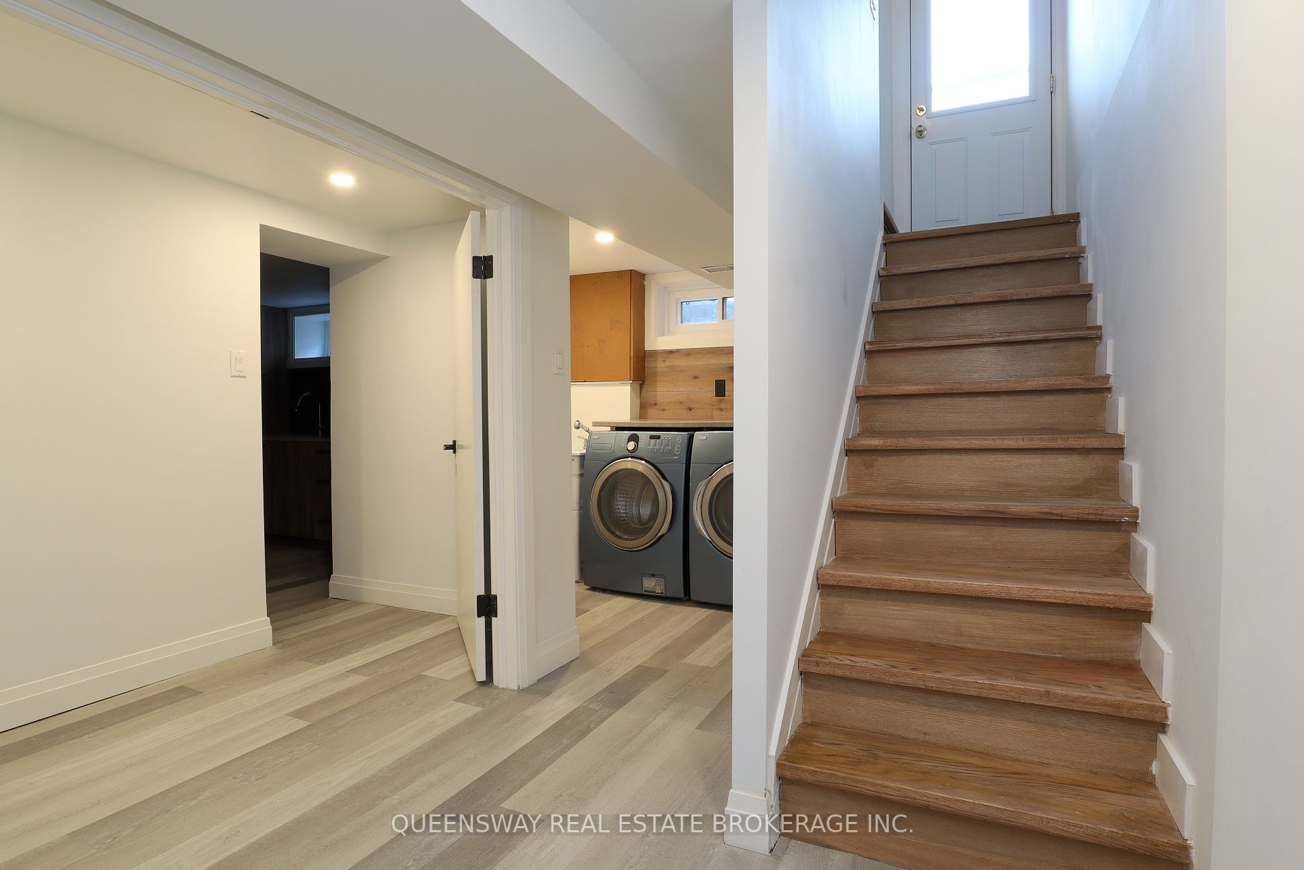 67 Kingslea Drive, #Lower
