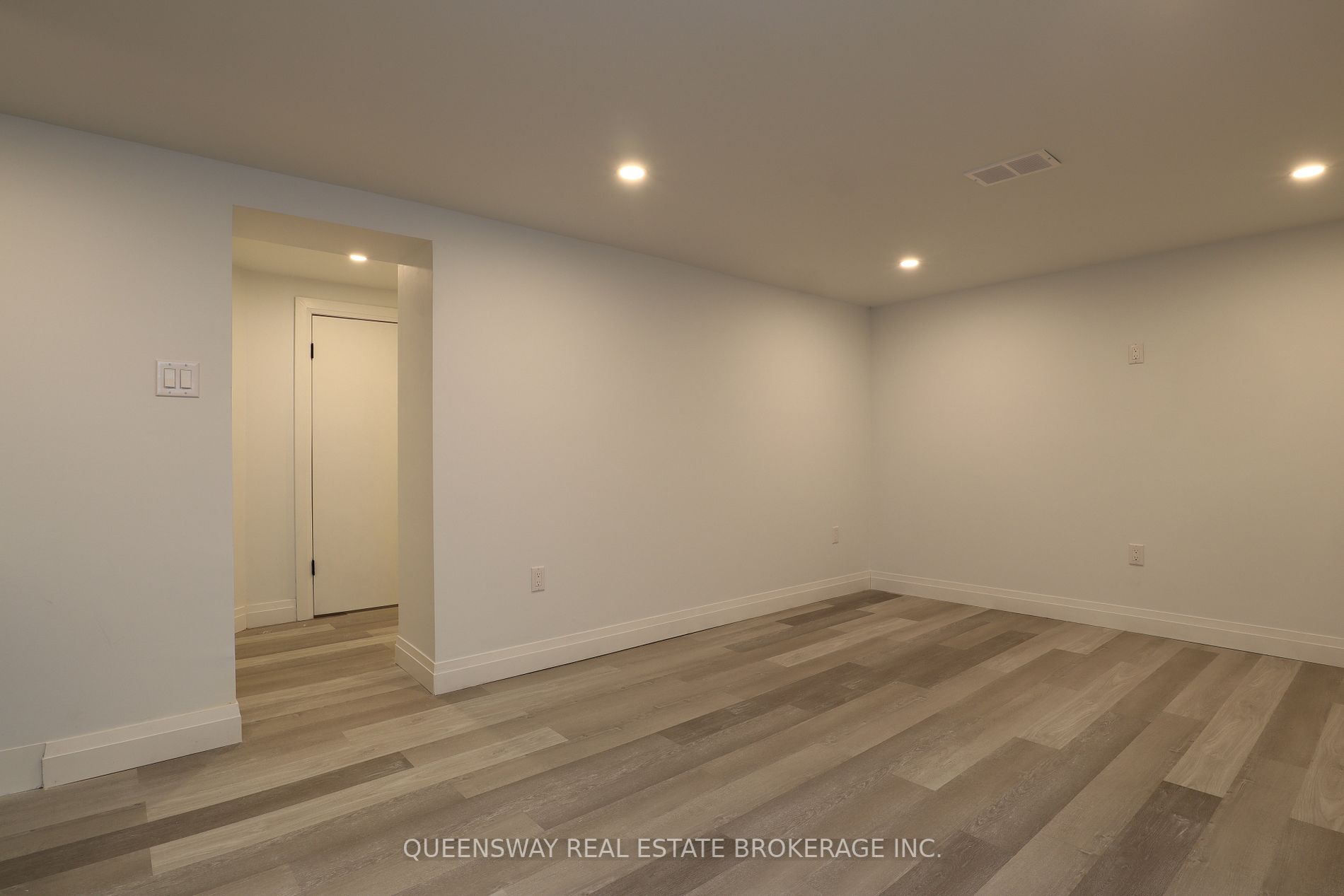67 Kingslea Drive, #Lower
