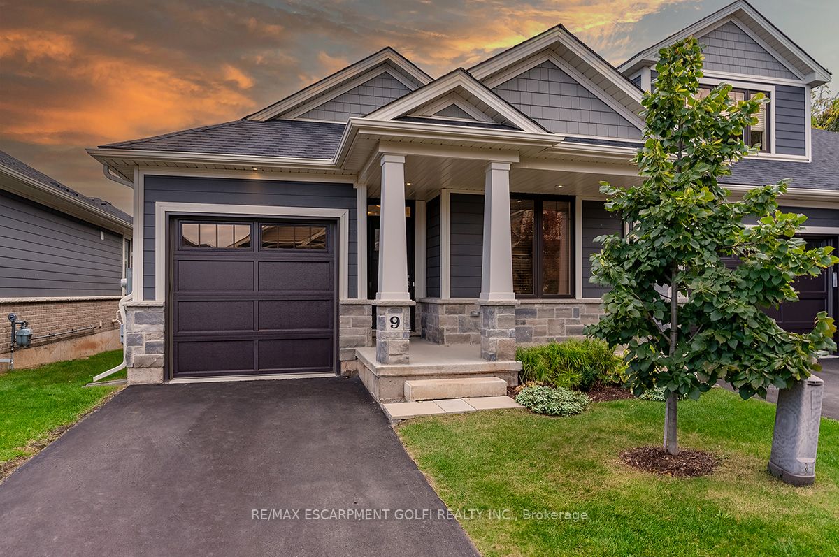 9 Macassa Crt