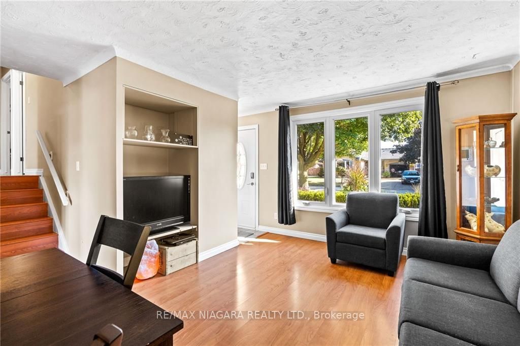 13 Centennial Dr