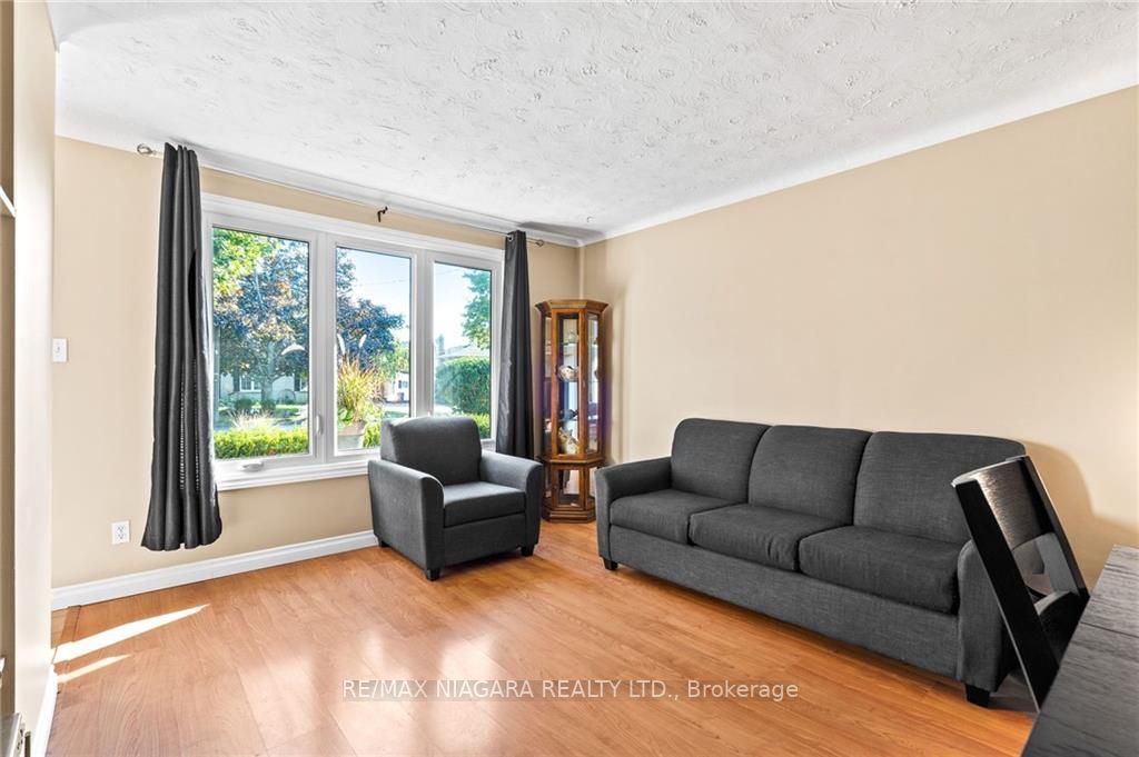 13 Centennial Dr