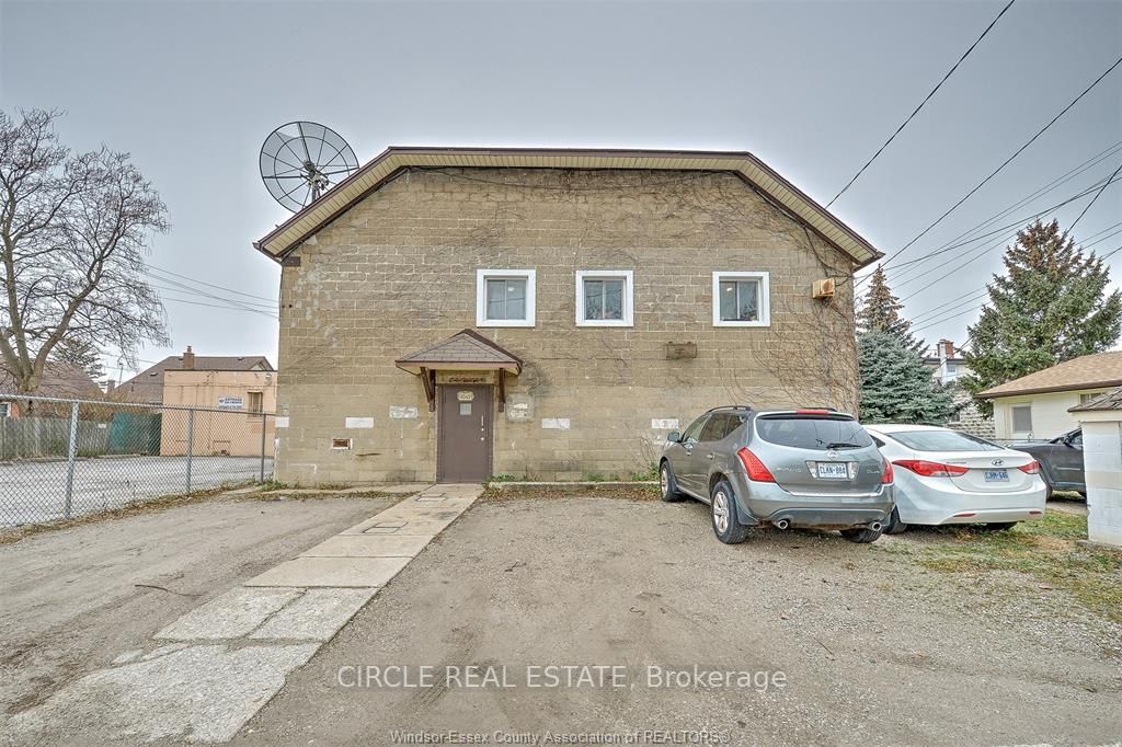 1042 Langlois Ave