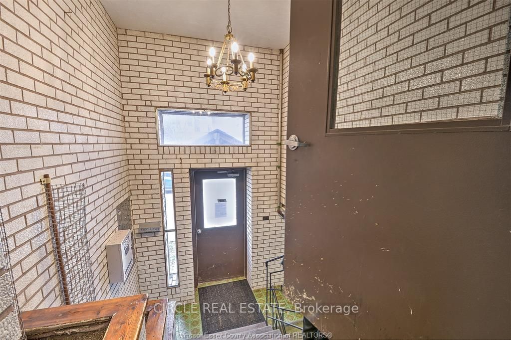 1042 Langlois Ave