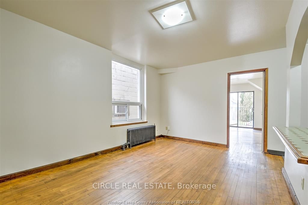 1042 Langlois Ave