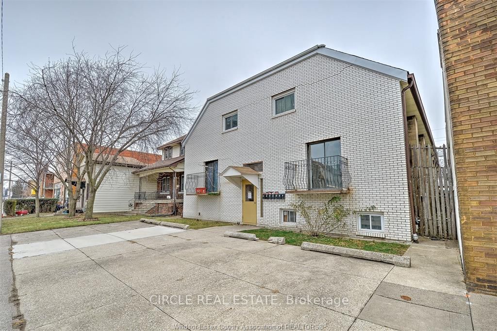 1042 Langlois Ave