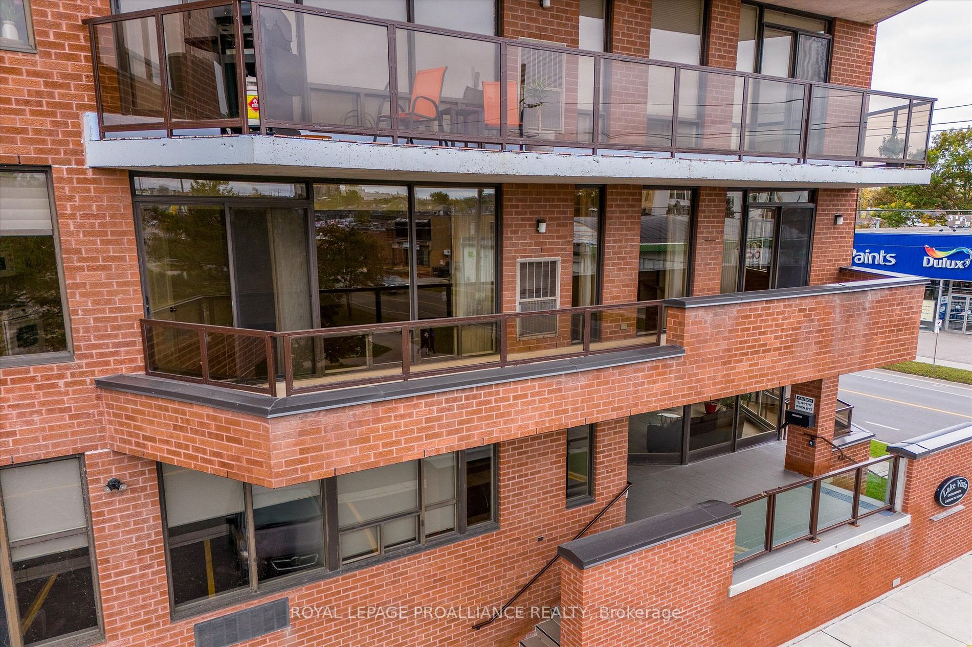 2 George St N, #201
