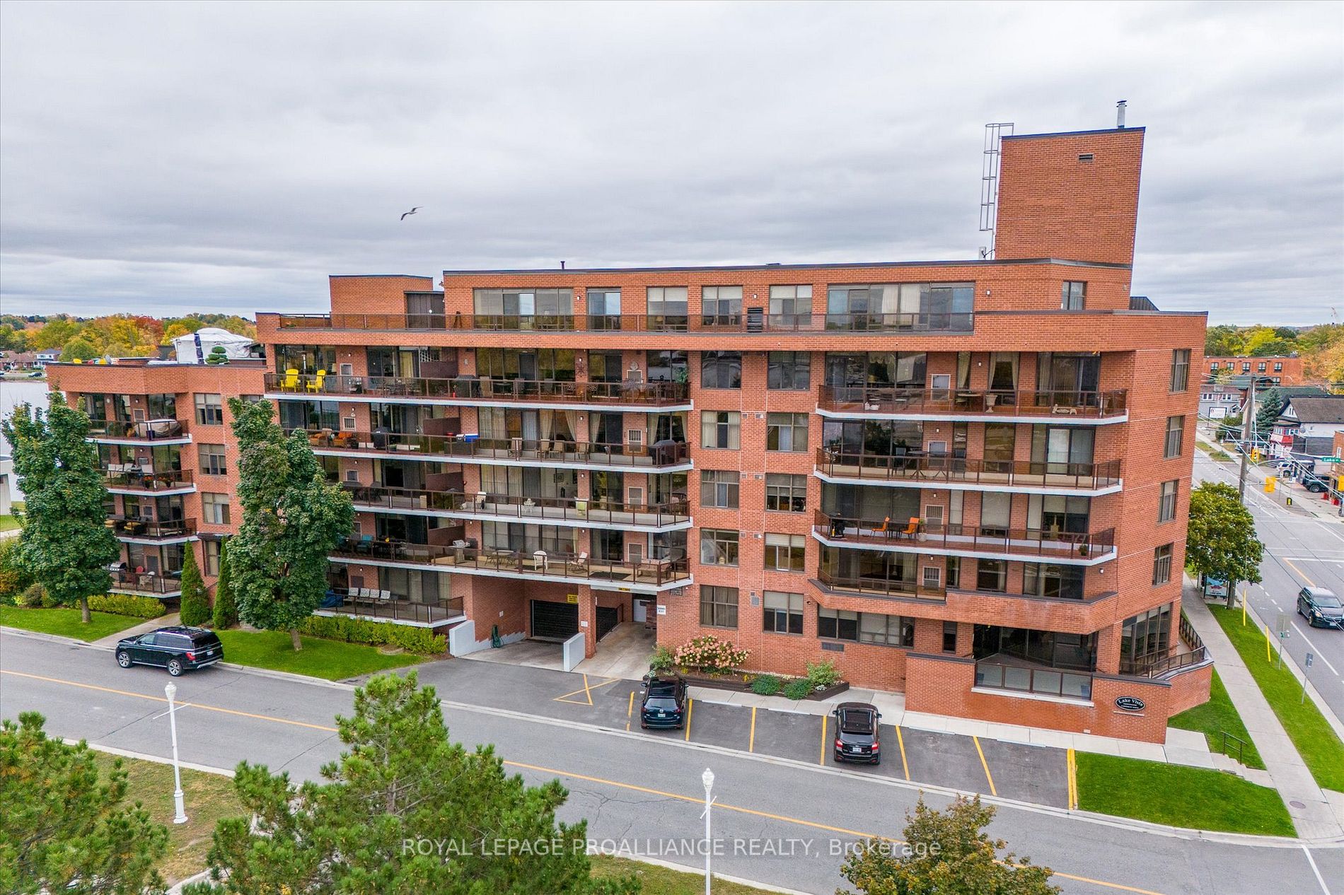 2 George St N, #201