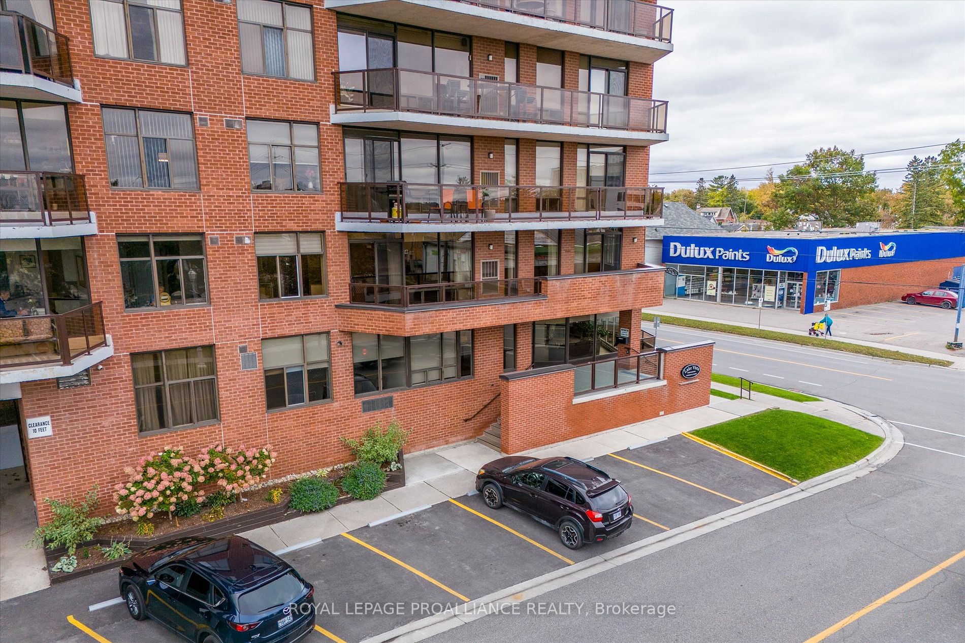 2 George St N, #201
