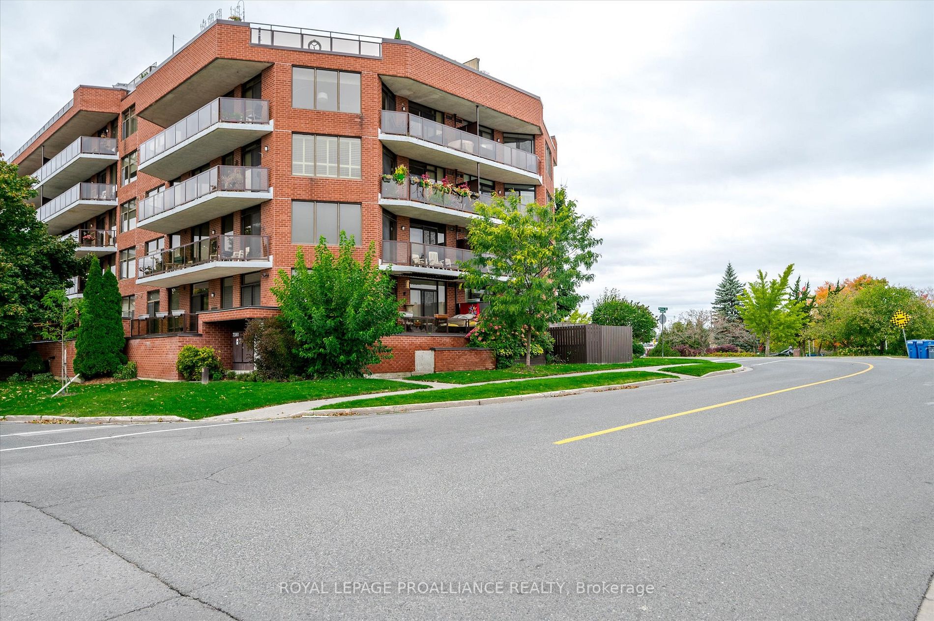 2 George St N, #201