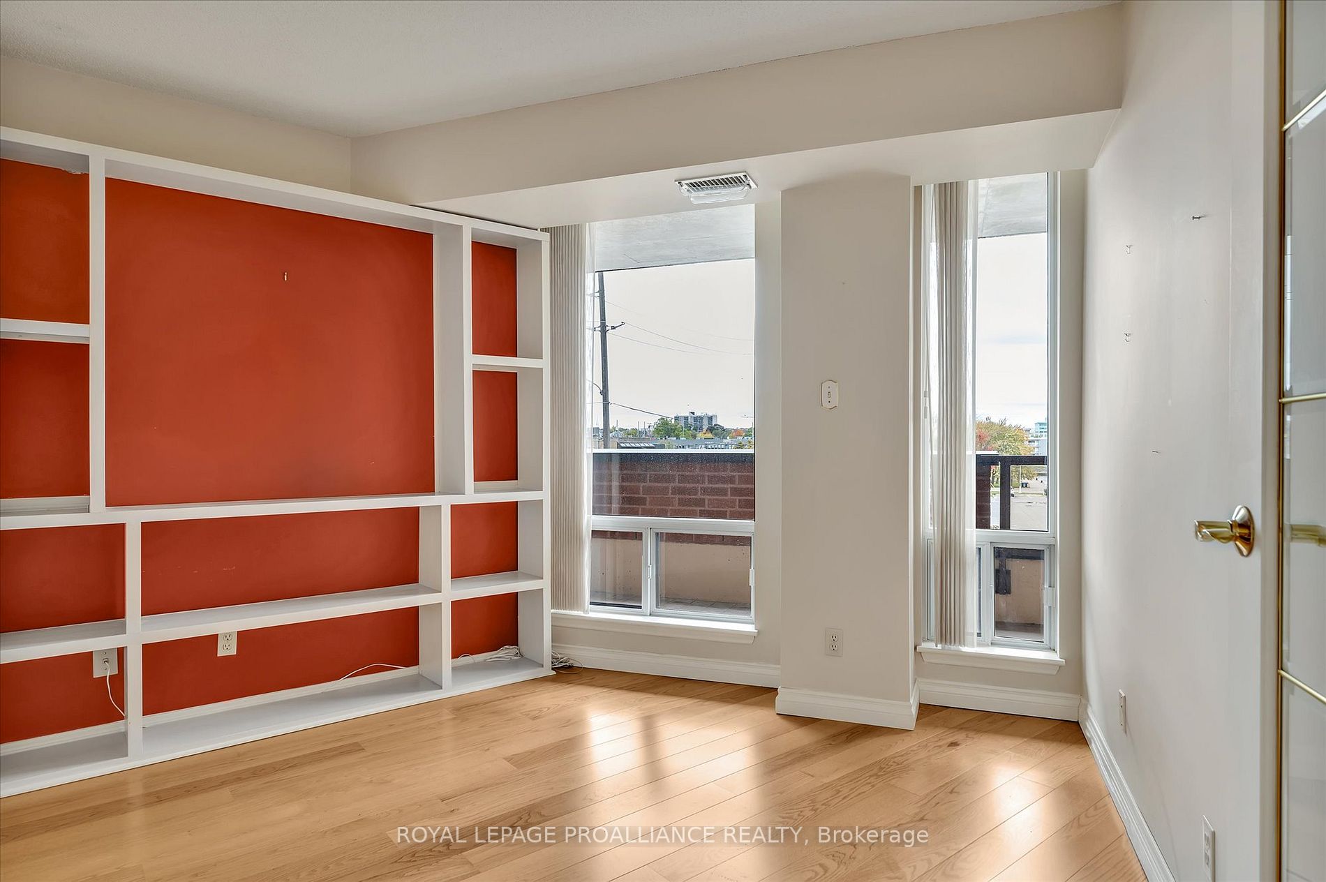 2 George St N, #201
