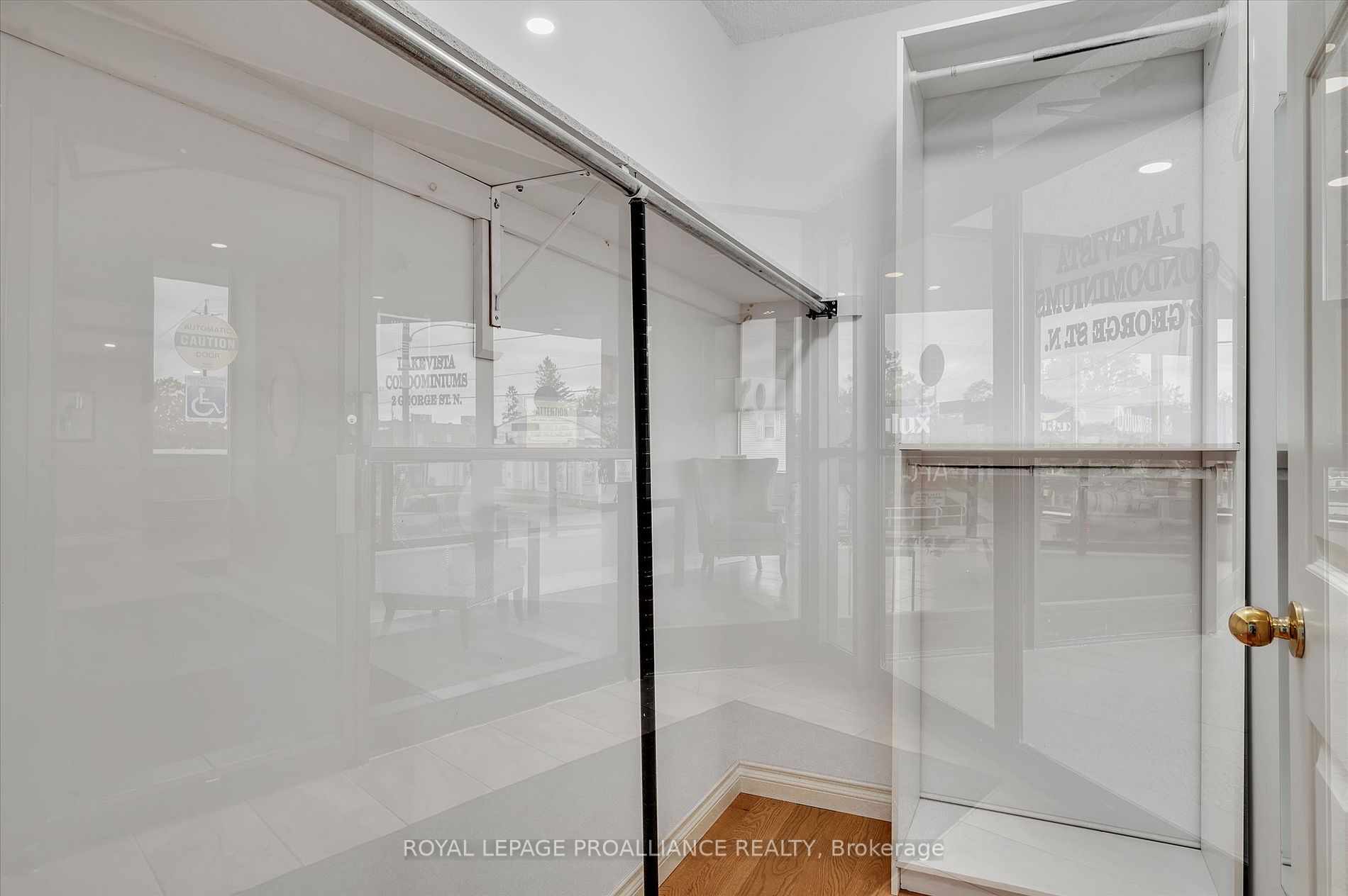 2 George St N, #201