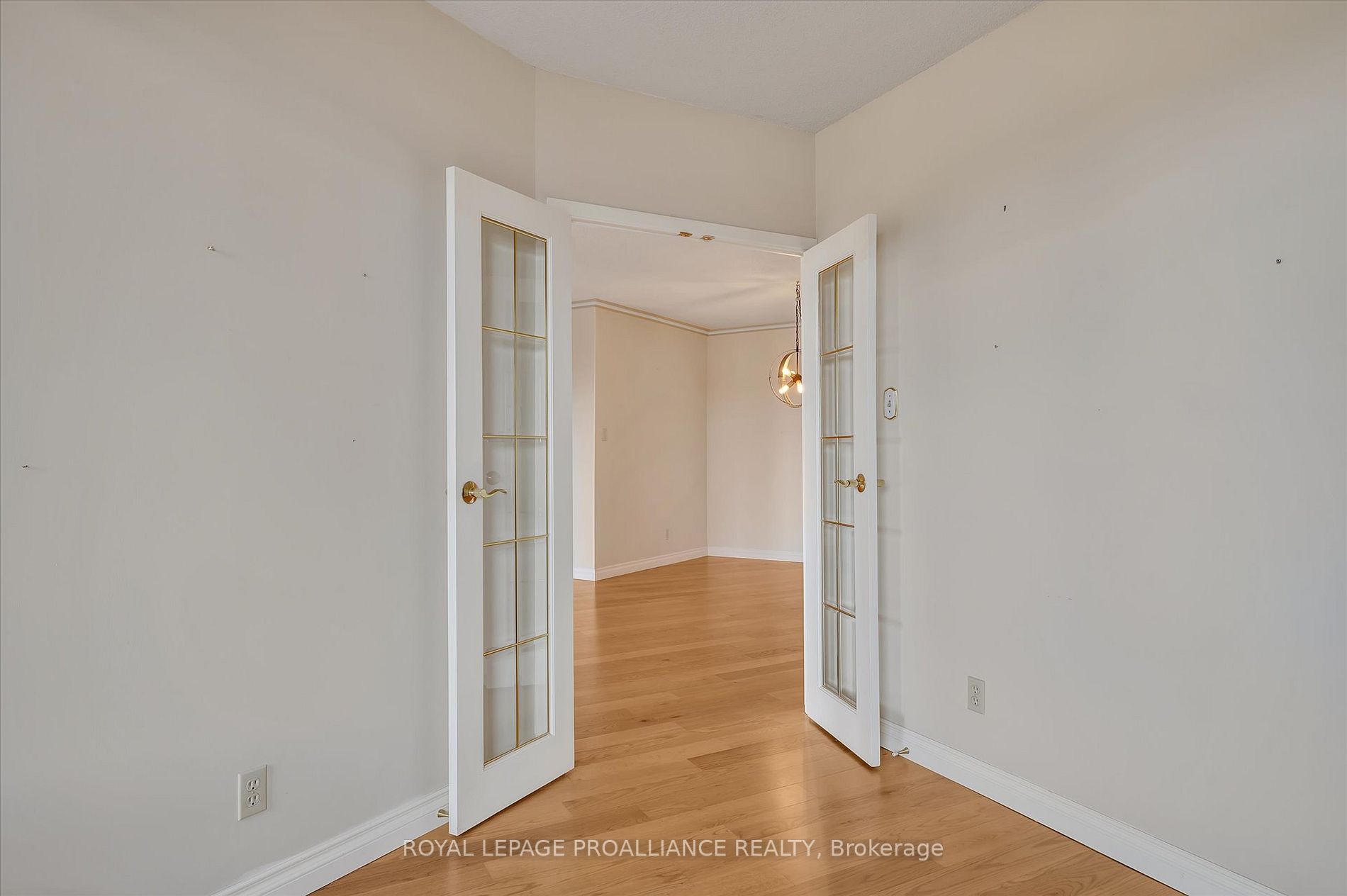 2 George St N, #201