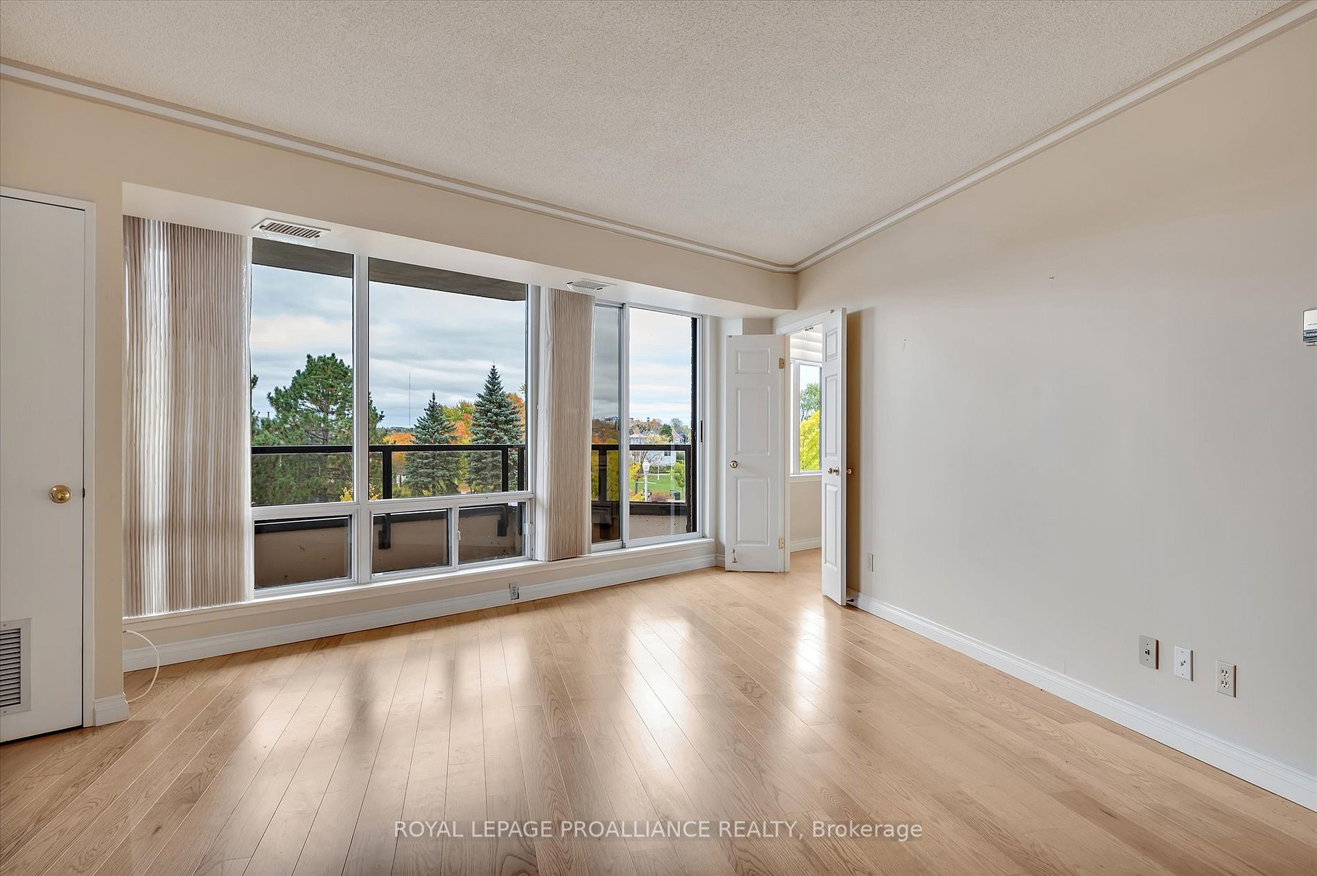 2 George St N, #201