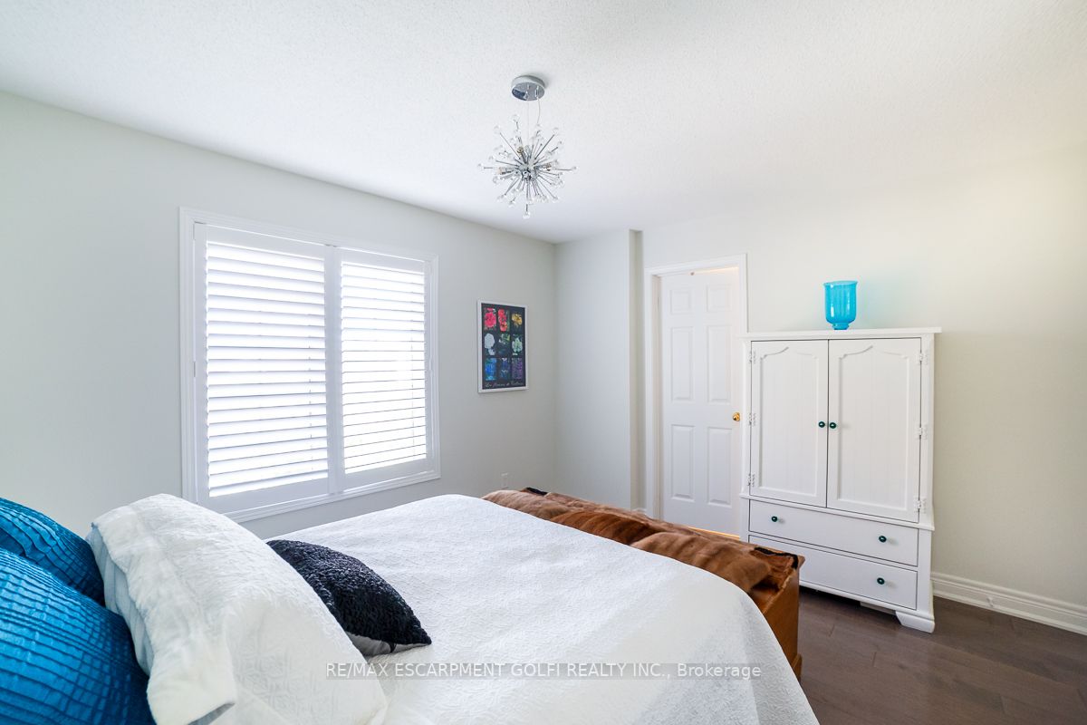 371 Wilson St E, #5