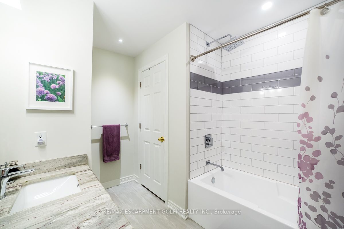 371 Wilson St E, #5