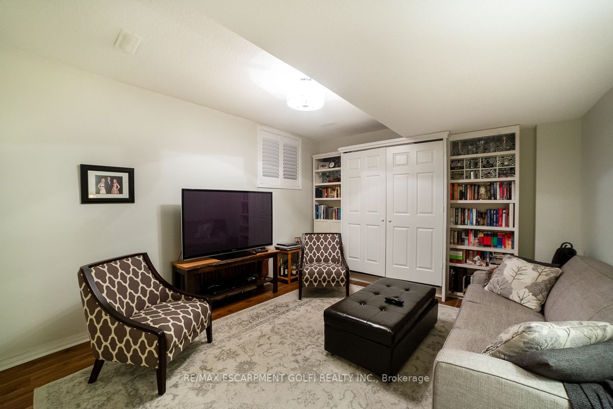 371 Wilson St E, #5