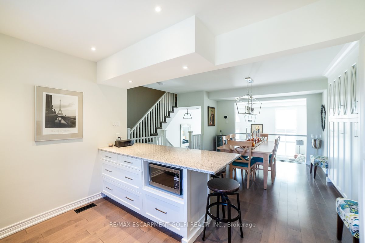 371 Wilson St E, #5