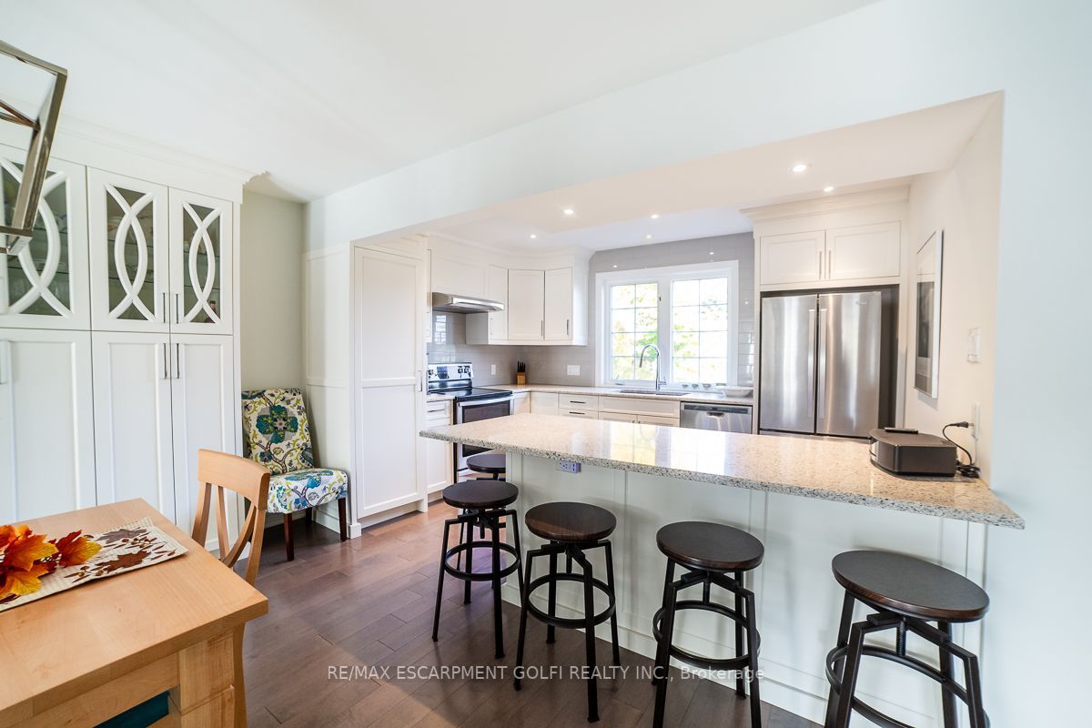 371 Wilson St E, #5