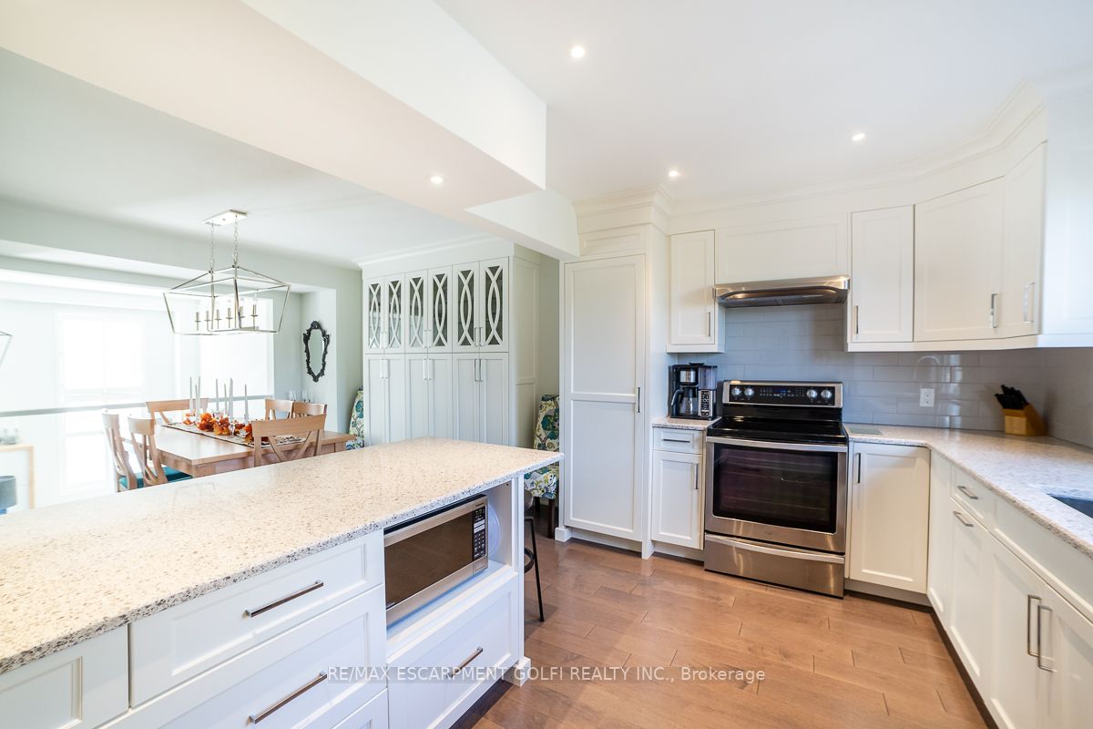 371 Wilson St E, #5