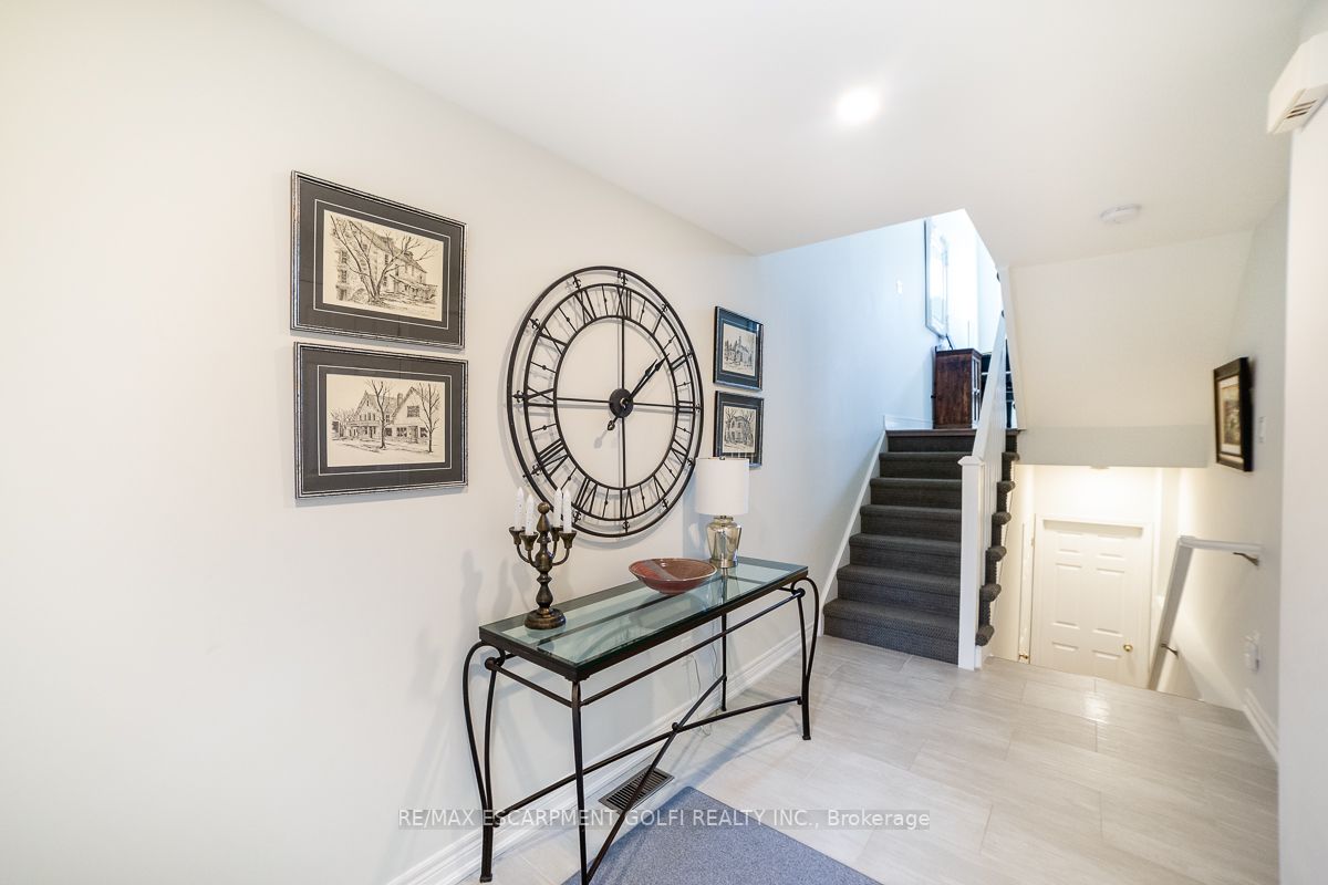 371 Wilson St E, #5