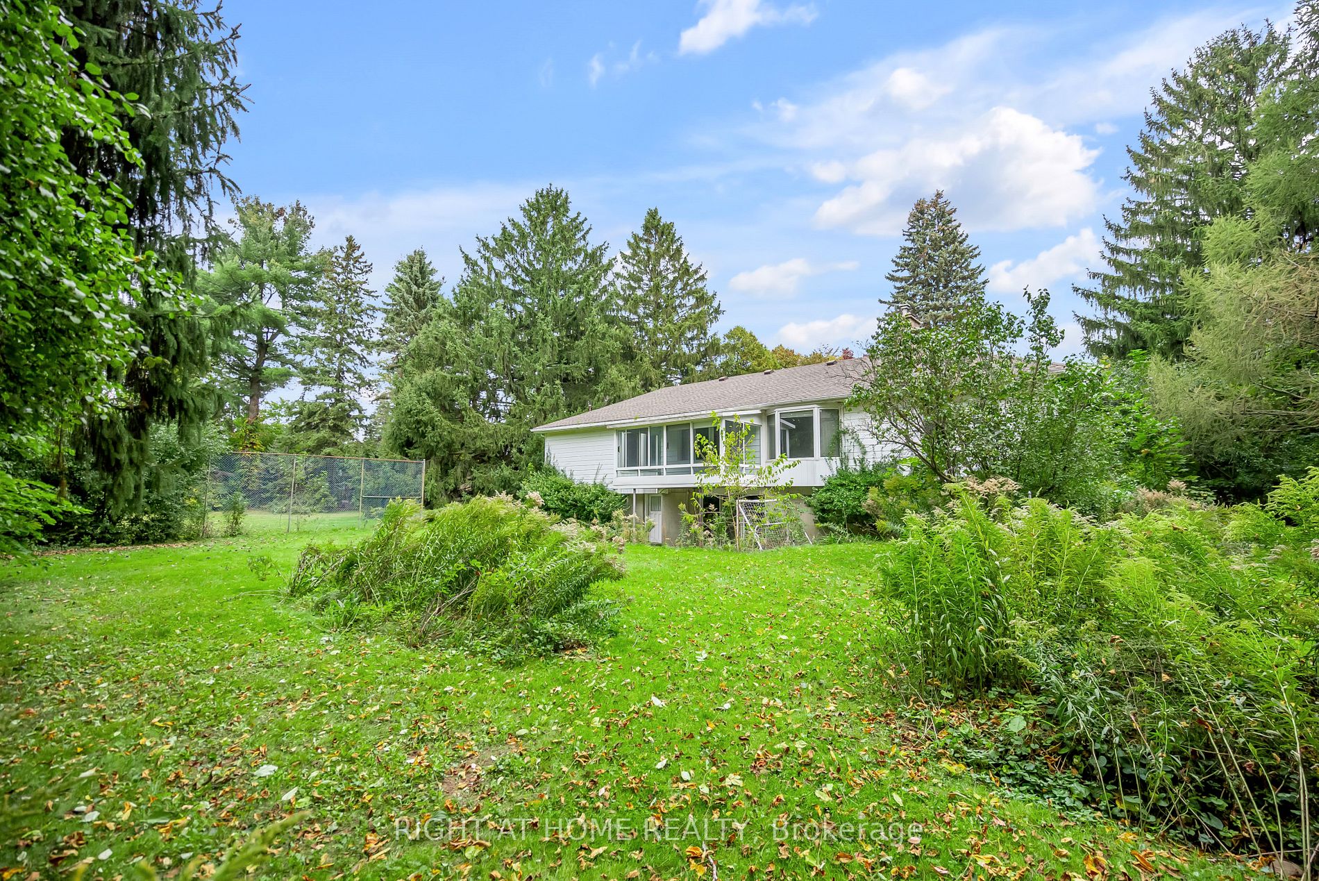 49 Thornwood Dr