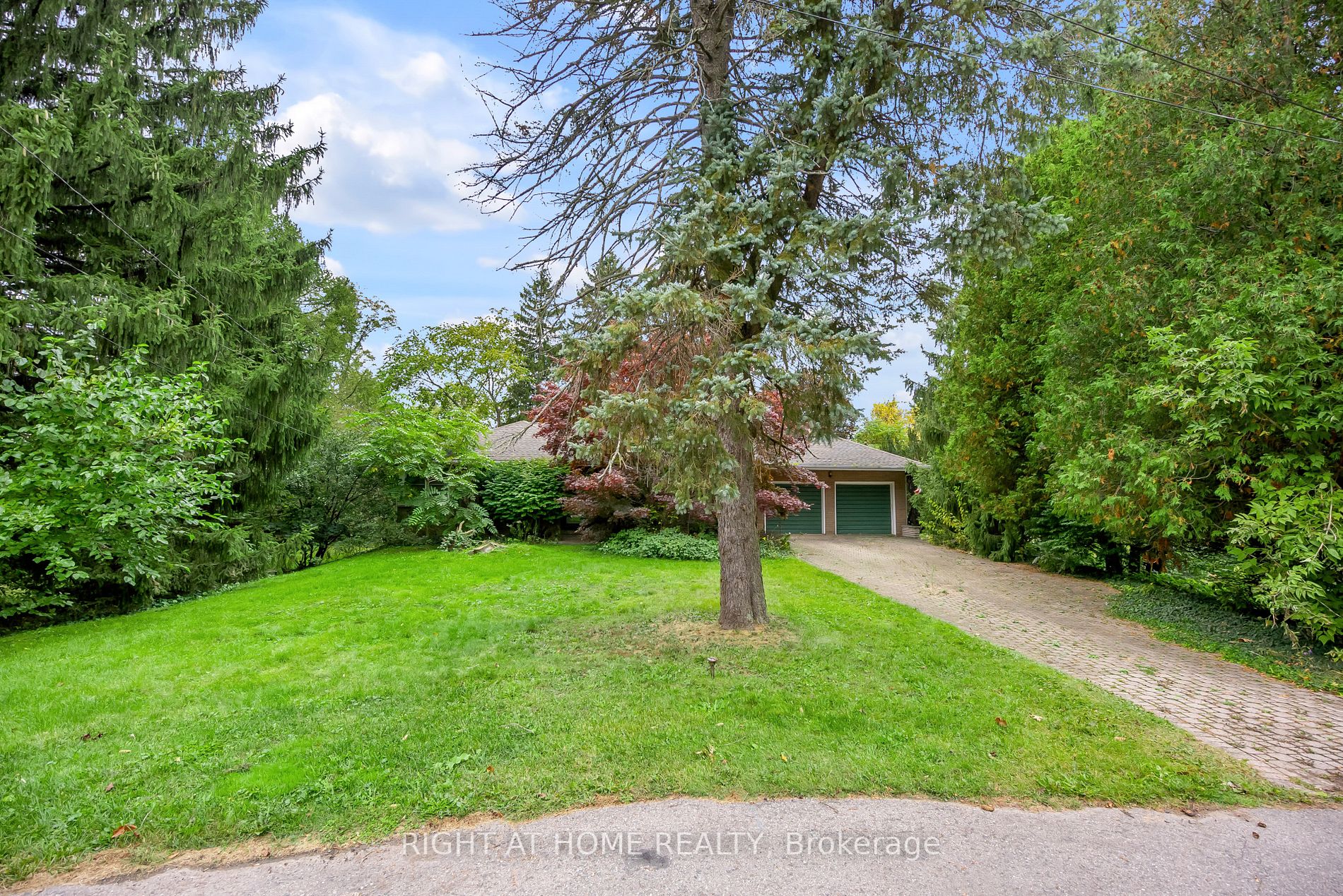49 Thornwood Dr