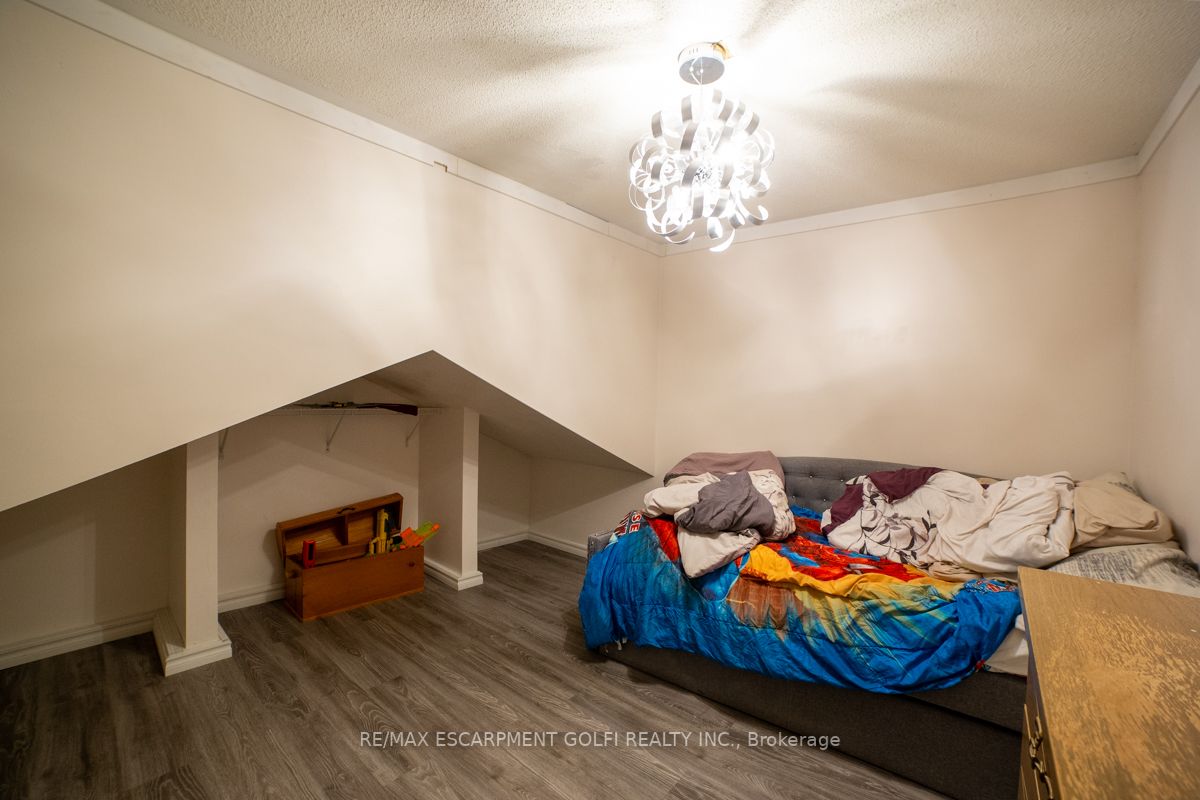183 Valmont Crt