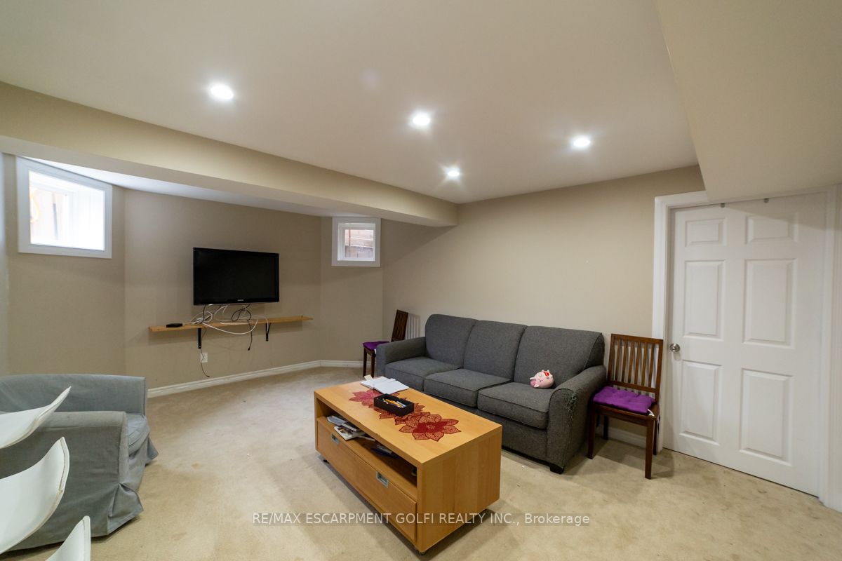 183 Valmont Crt