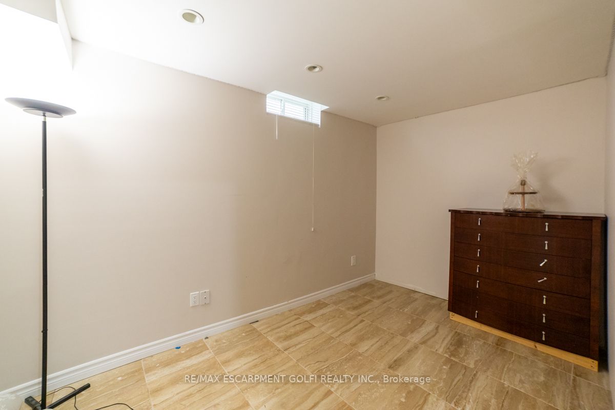 183 Valmont Crt