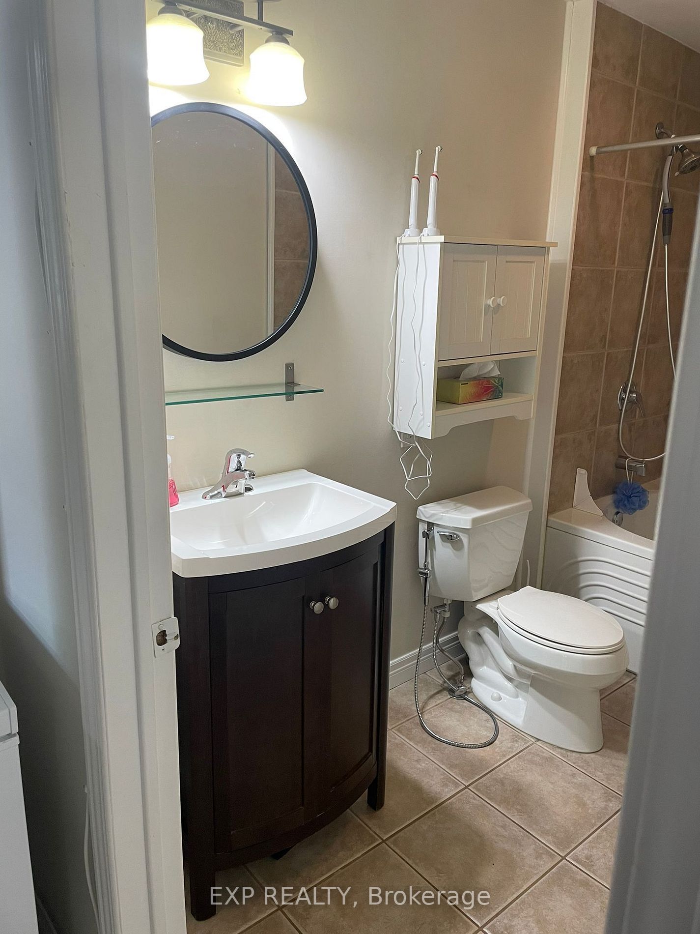 4 Royaledge Way
