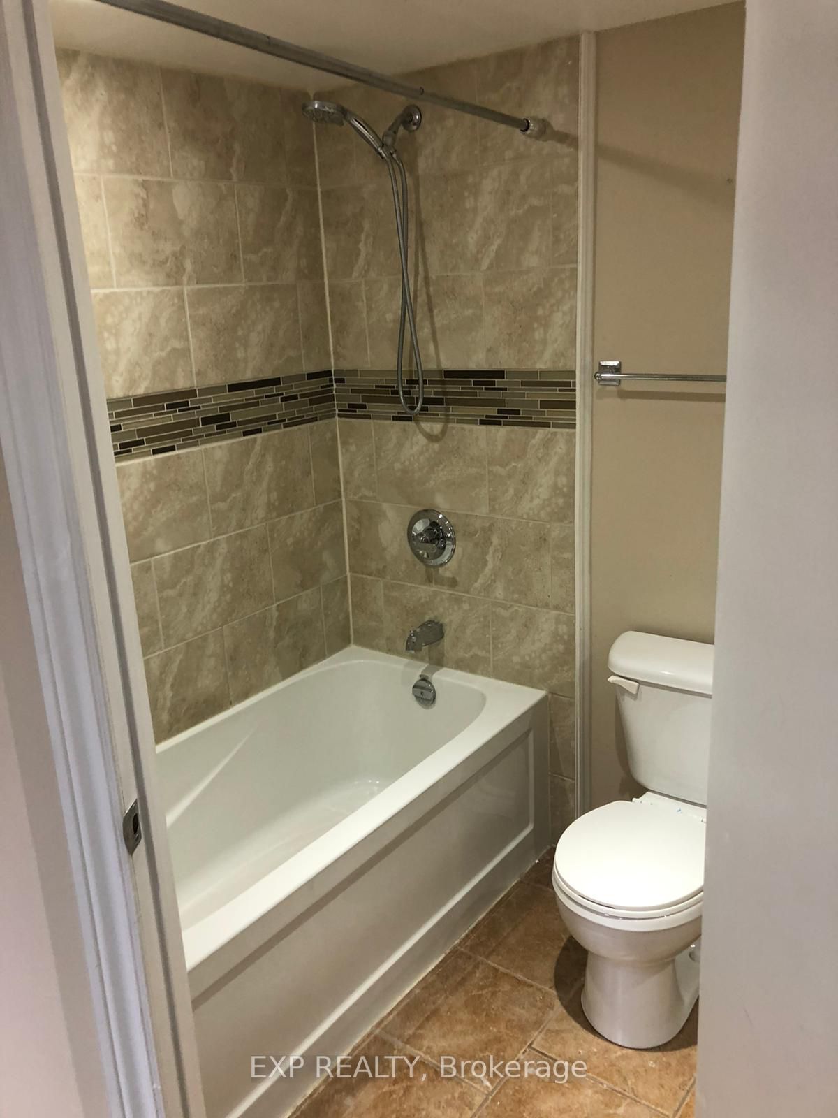 4 Royaledge Way