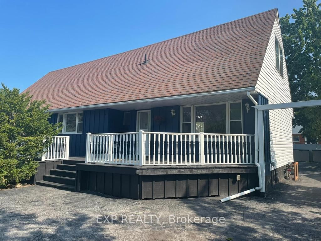 4 Royaledge Way