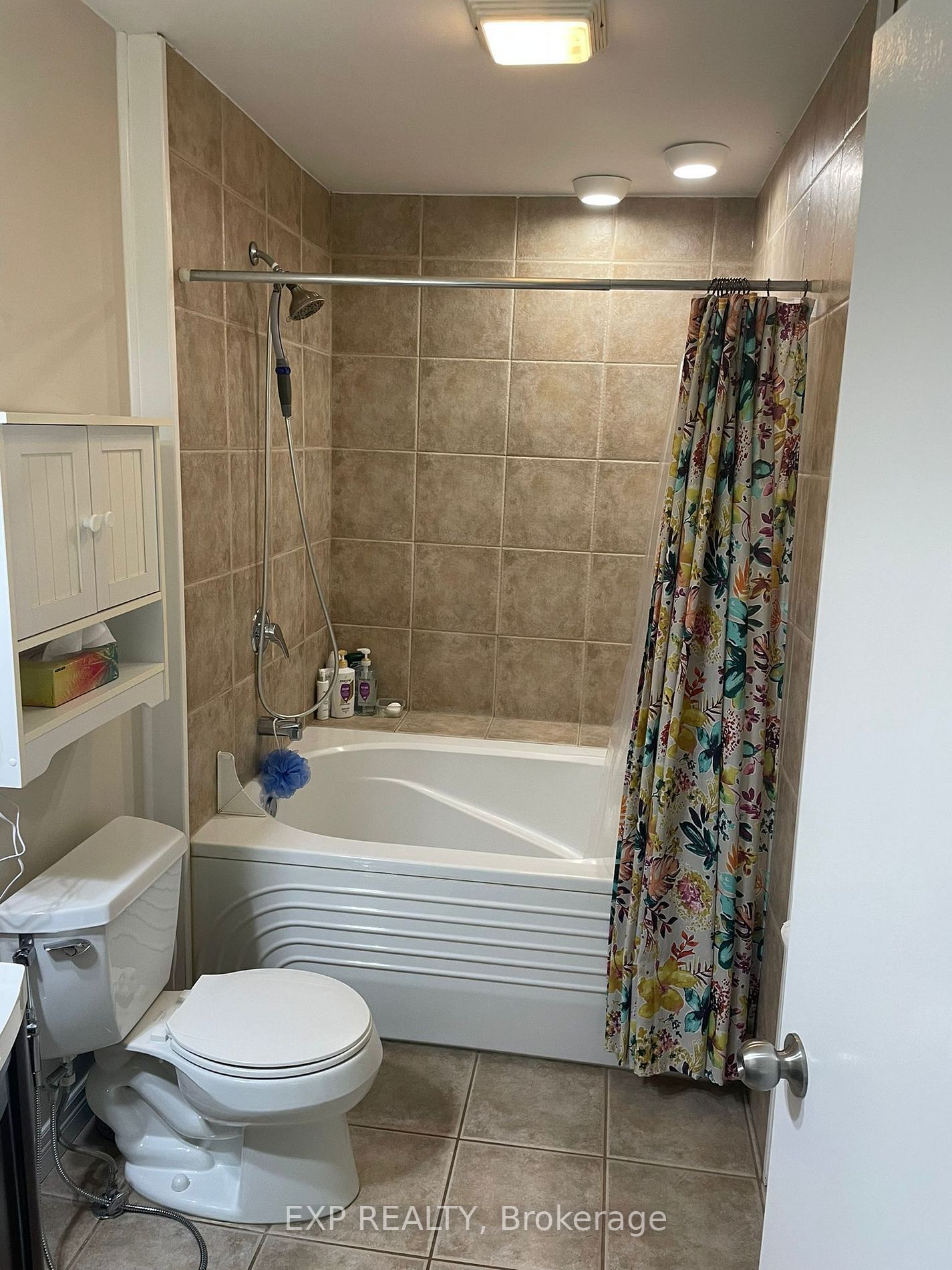 4 Royaledge Way