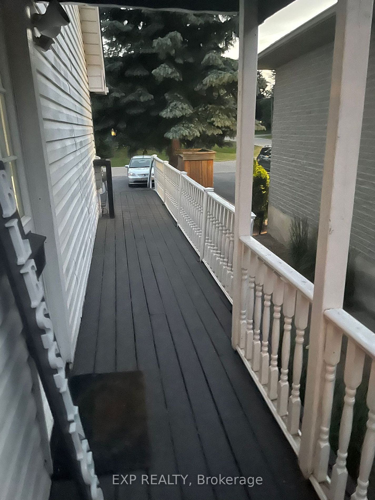 4 Royaledge Way