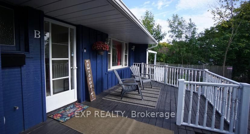 4 Royaledge Way