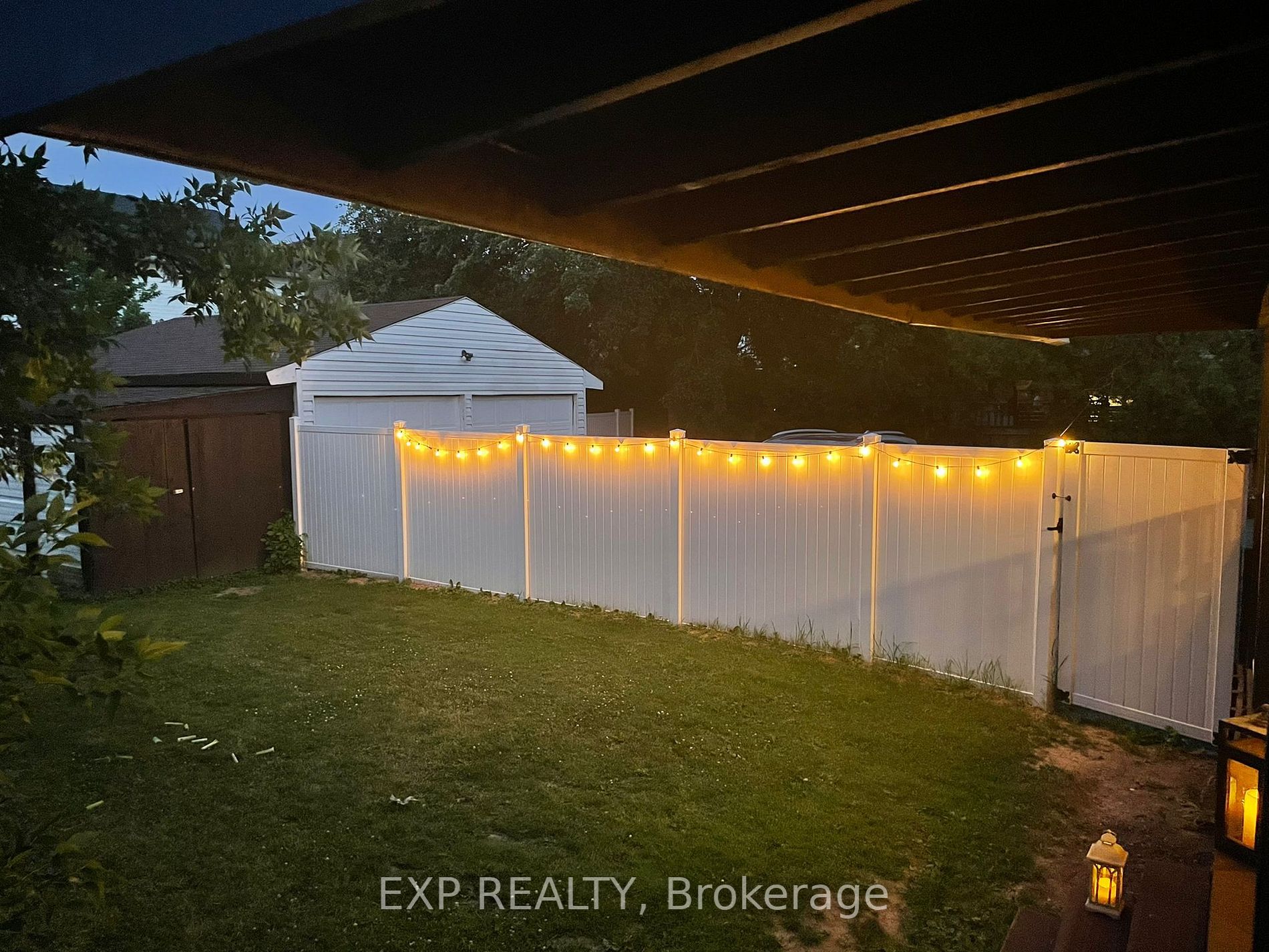 4 Royaledge Way
