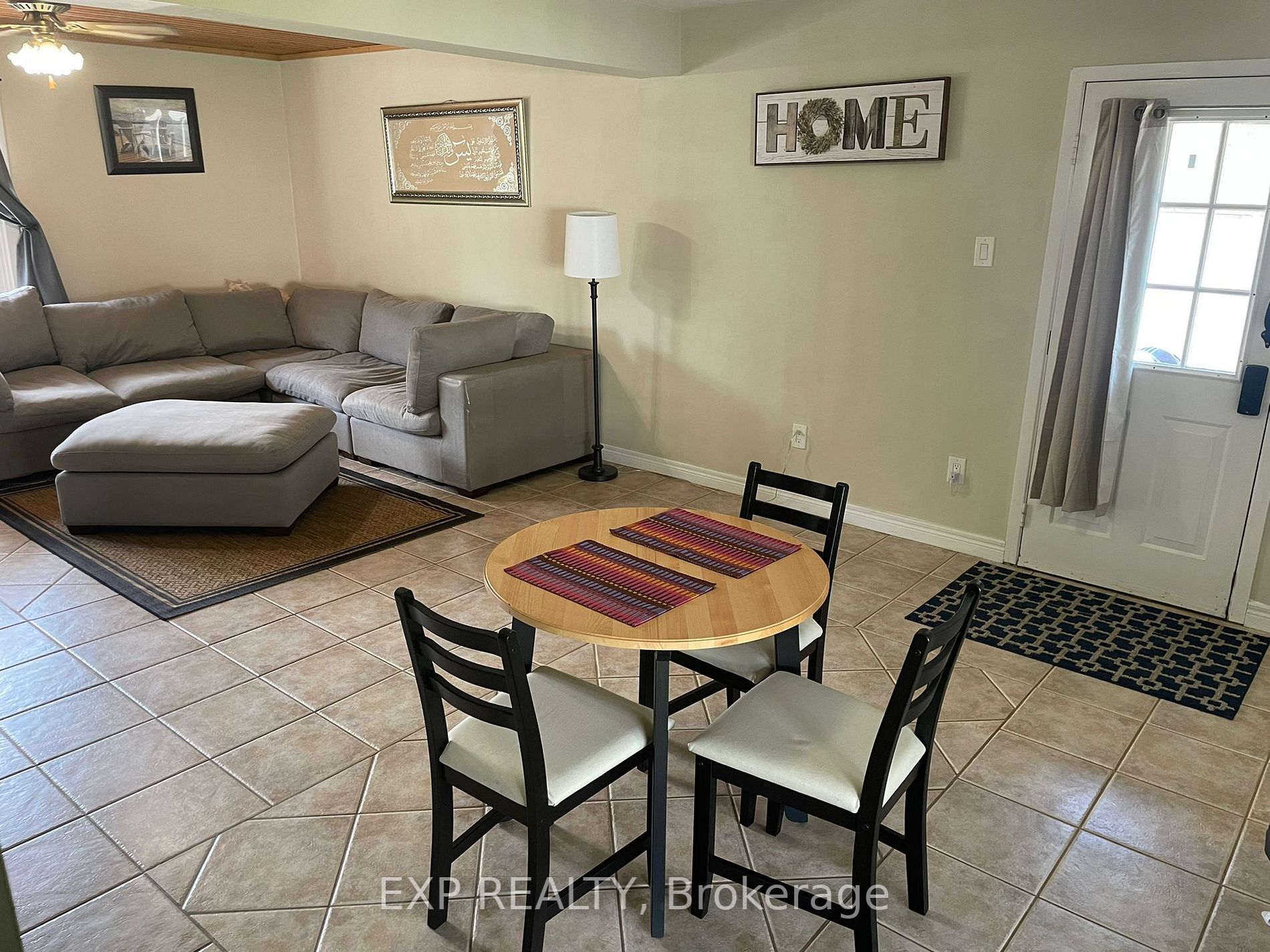 4 Royaledge Way