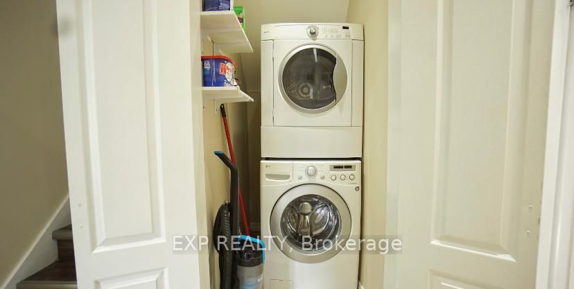4 Royaledge Way