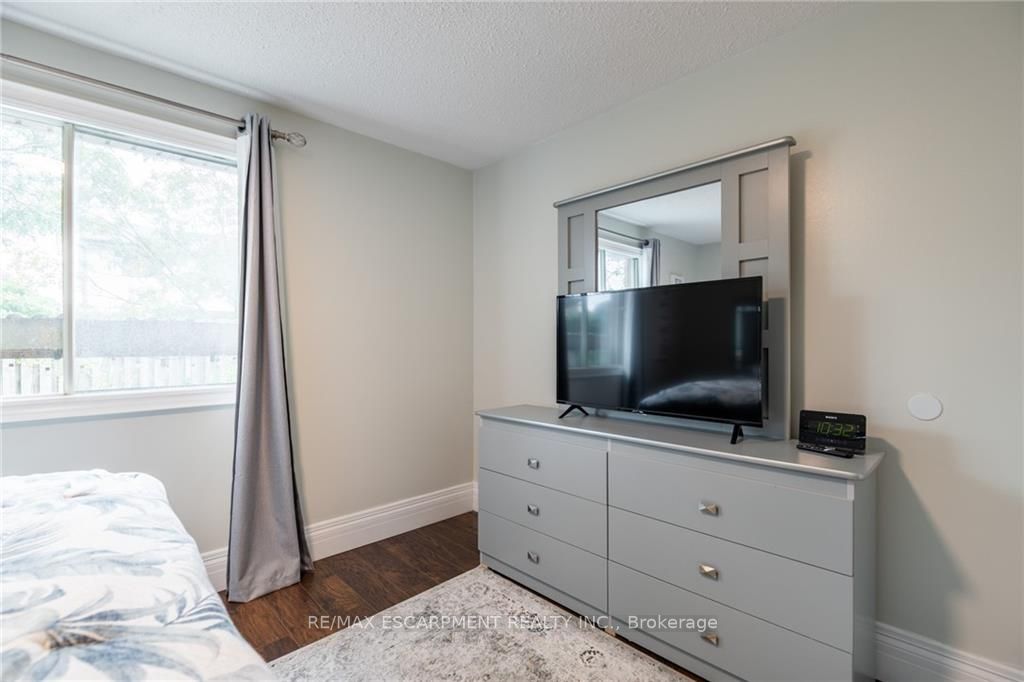 5 Twinoaks Cres