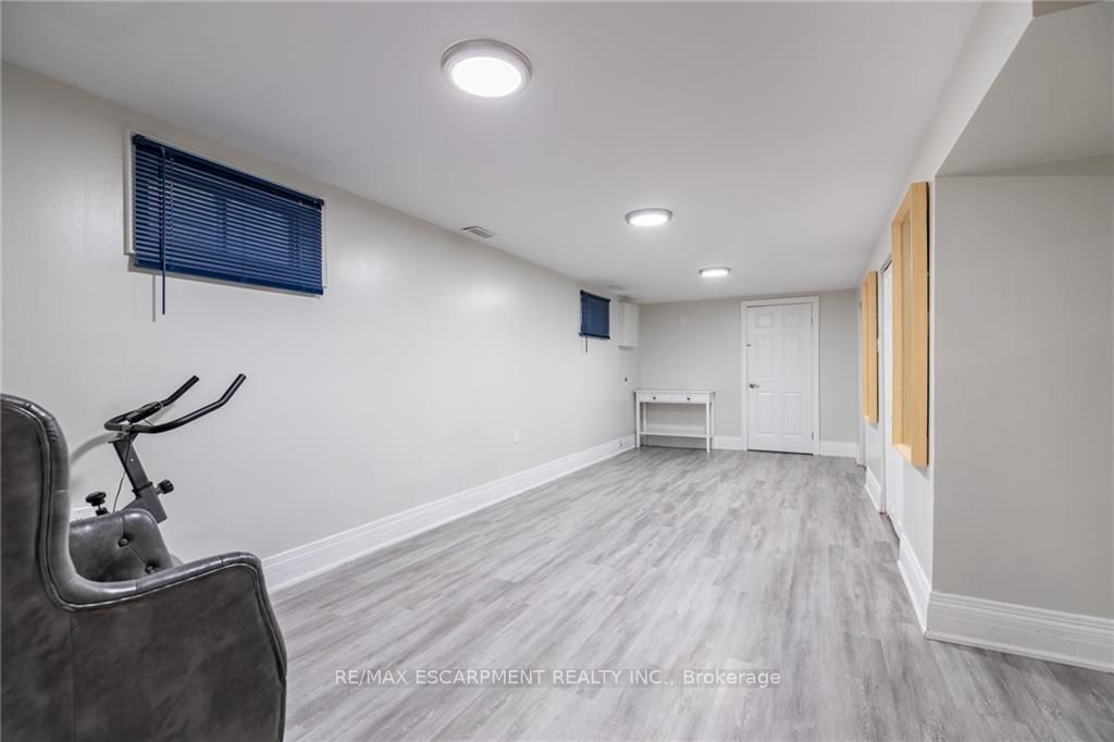 5 Twinoaks Cres