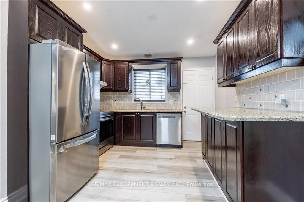 5 Twinoaks Cres