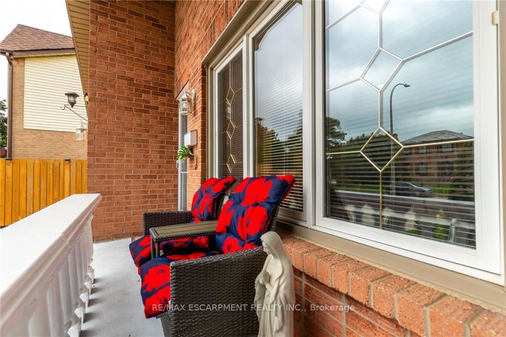 5 Twinoaks Cres