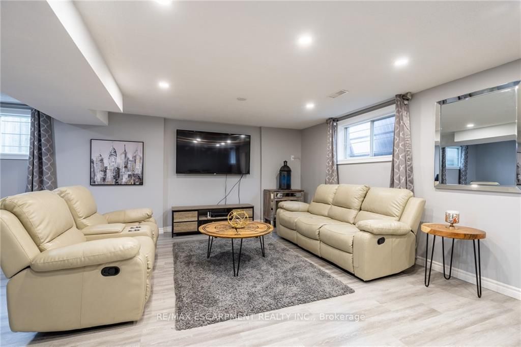 5 Twinoaks Cres