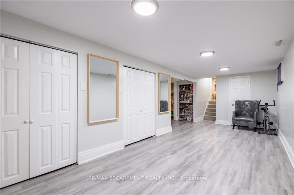 5 Twinoaks Cres