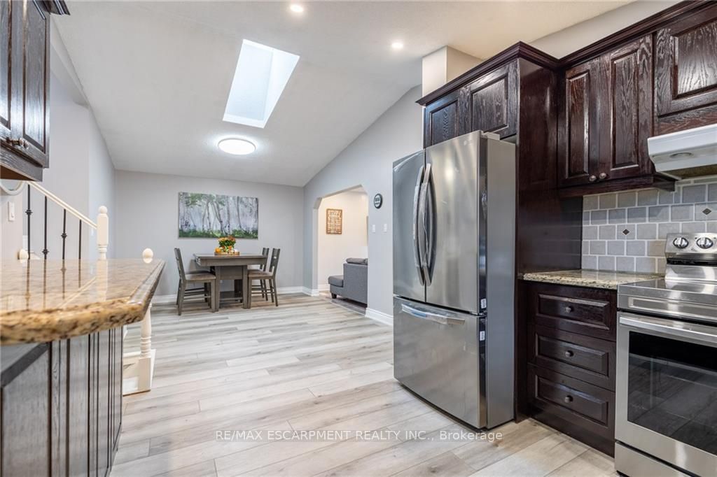 5 Twinoaks Cres