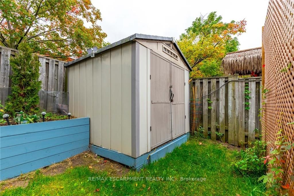 5 Twinoaks Cres