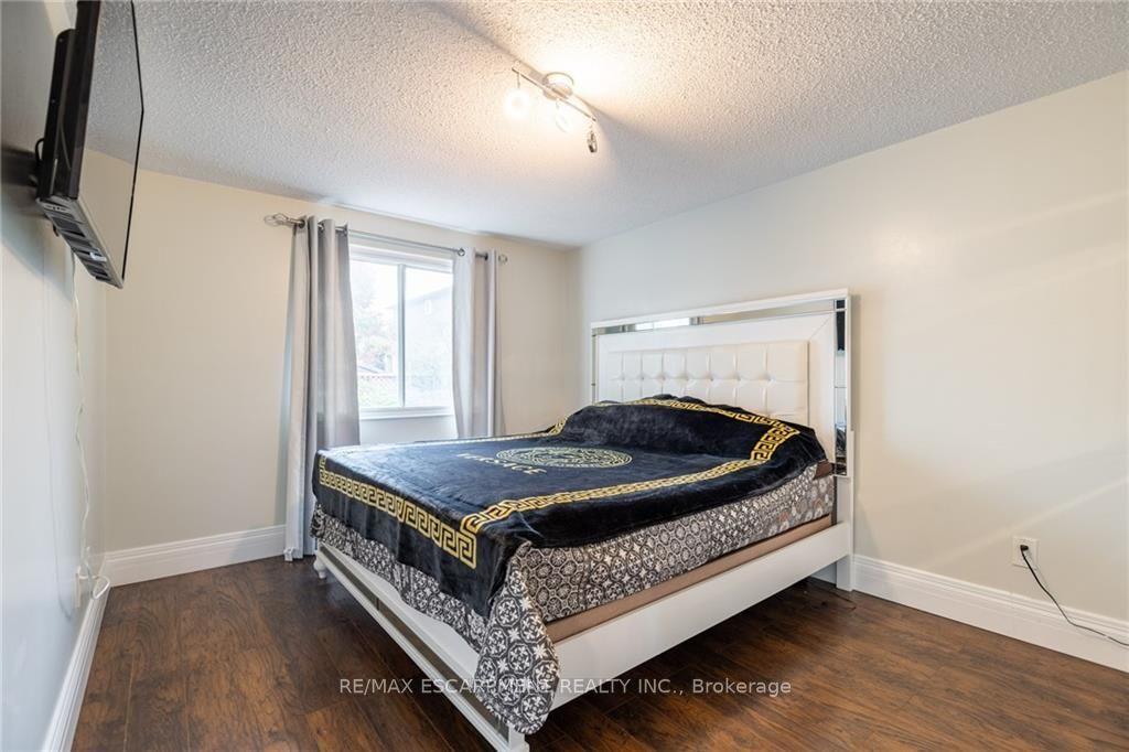 5 Twinoaks Cres