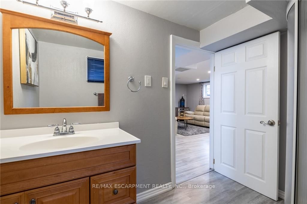 5 Twinoaks Cres